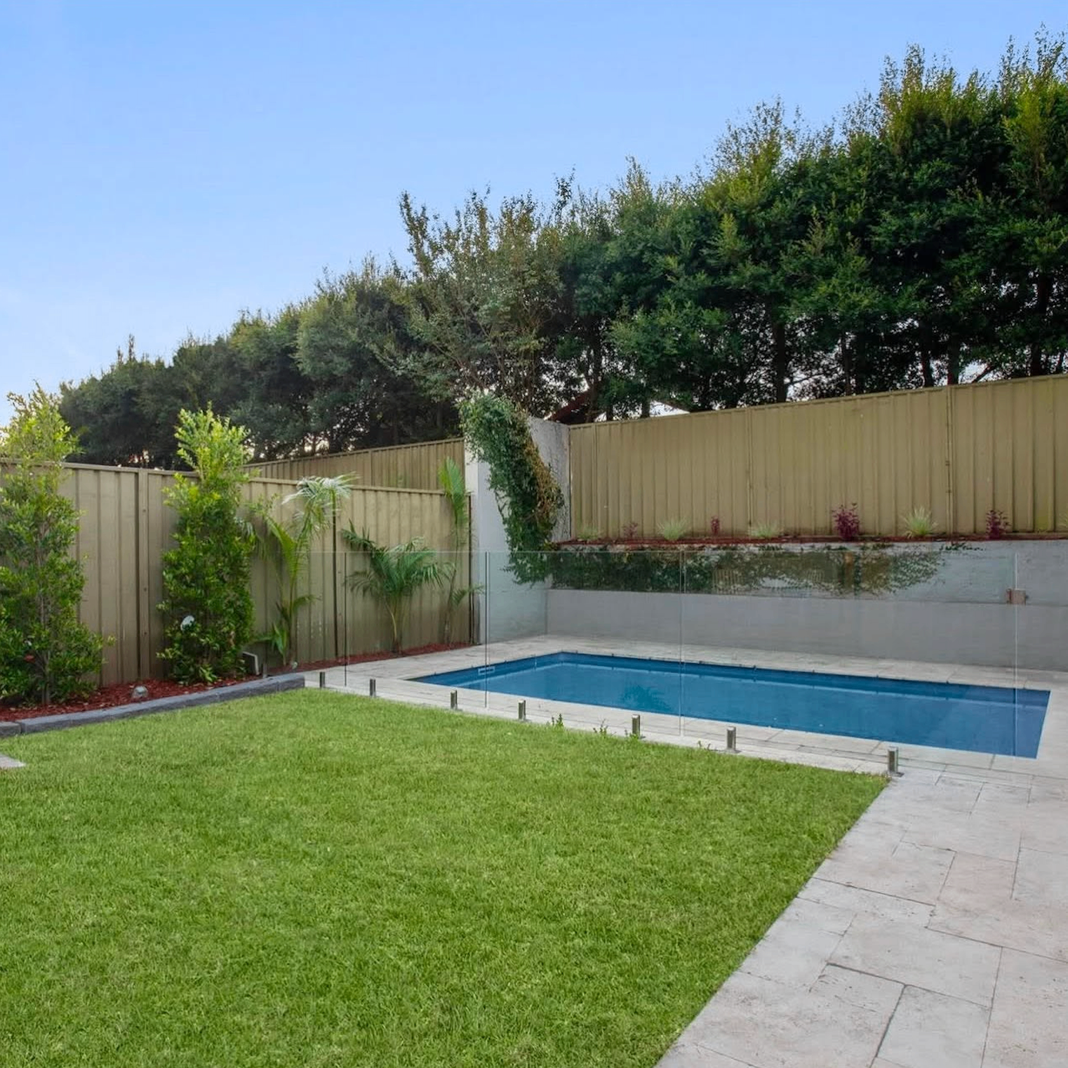 Buderim Poolside